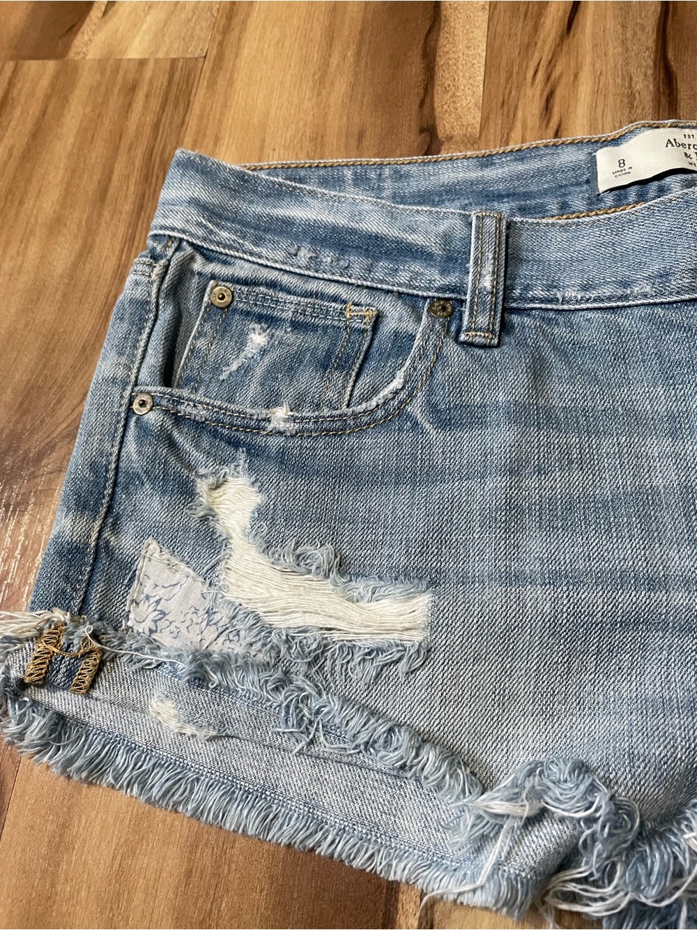 Abercrombie & Fitch Distressed Patchwork Denim Cutoff Shorts Sz 8 - Picture 4 of 7